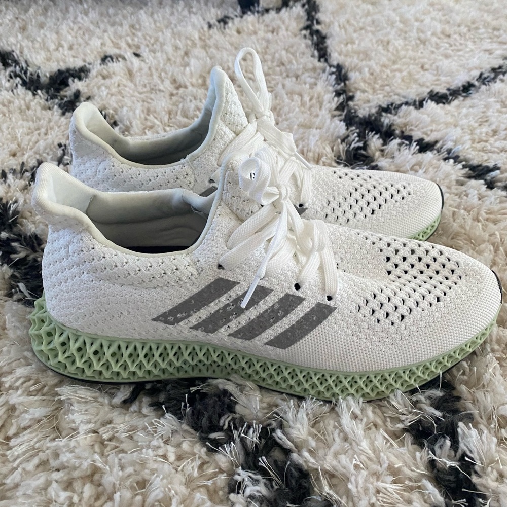 Athletic shoes